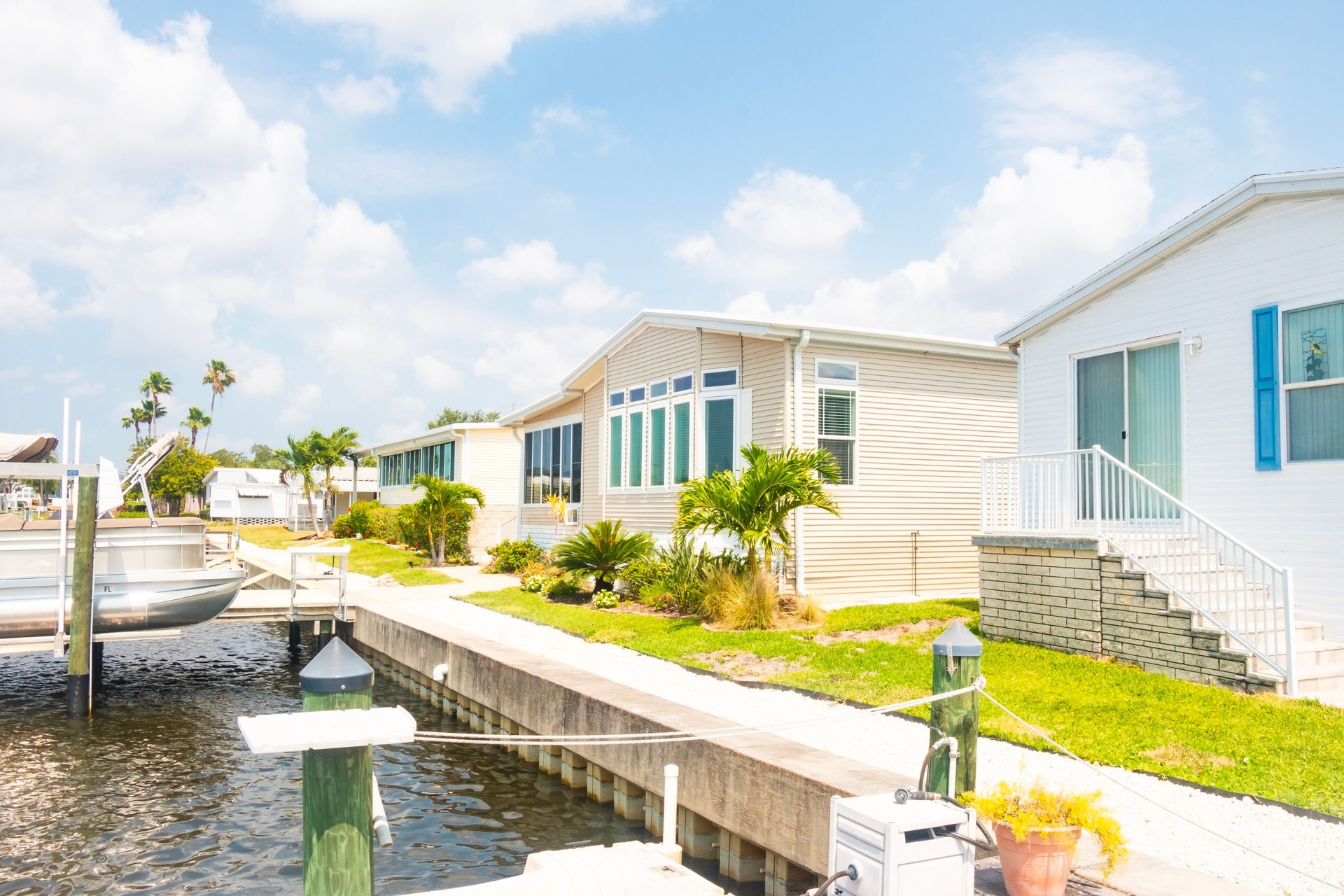 Waterfront Mobile Homes in Florida USA